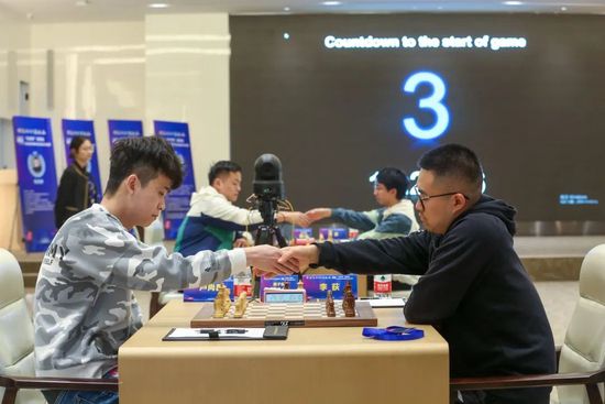 一名疯狂美女健身教练