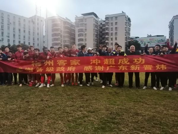 屈服在我胯下的麻麻