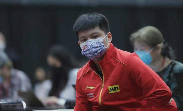 他的舌头伸进我的下面免费观看